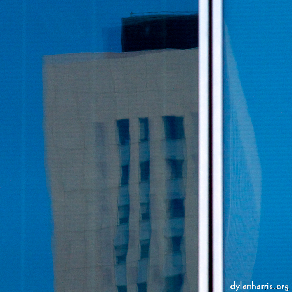 image: This is &lsquo;la d&eacute;fense (v) 1&rsquo;.