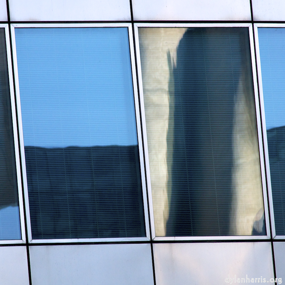 image: This is &lsquo;la d&eacute;fense (vi) 2&rsquo;.