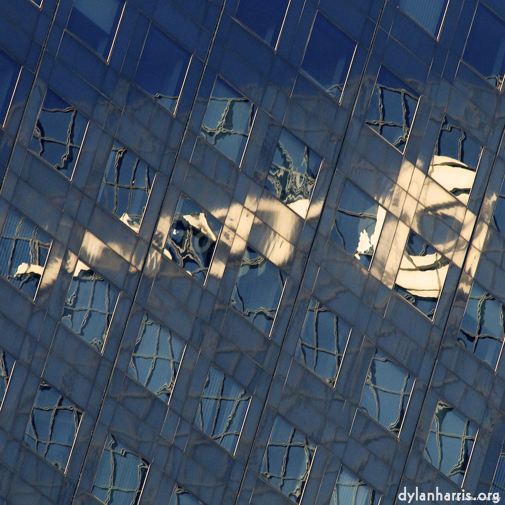 image: un b&acirc;timent salue bonjour