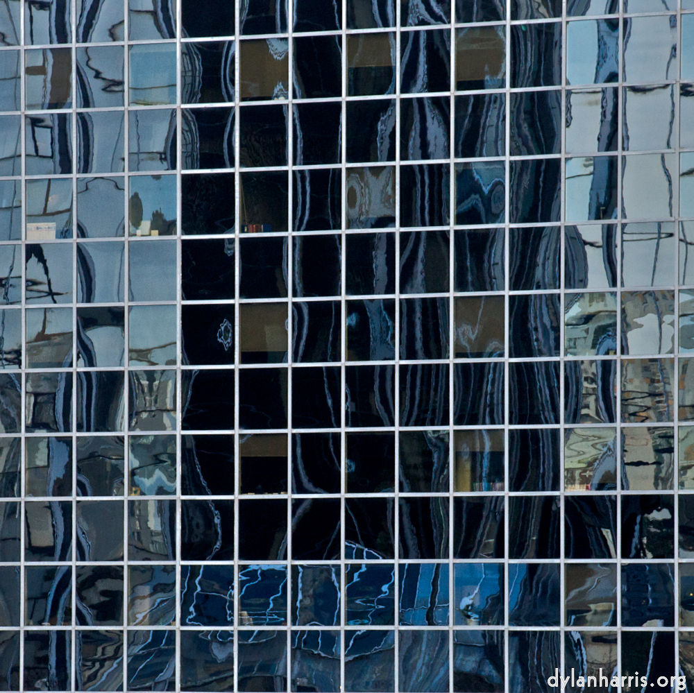 Image 'la d&eacute;fense (i) 24'.