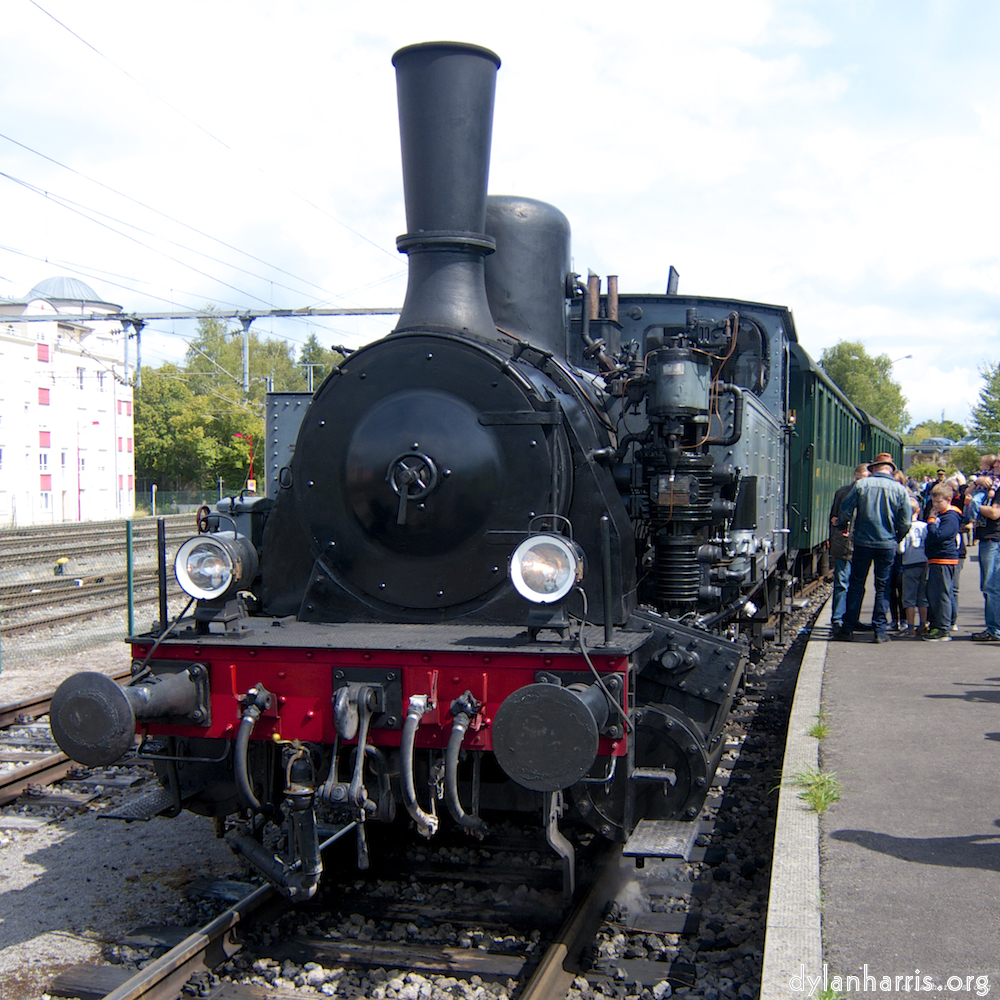 Image 'train (x) 1'.