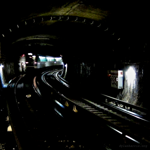 image: train approaches cit&eacute;