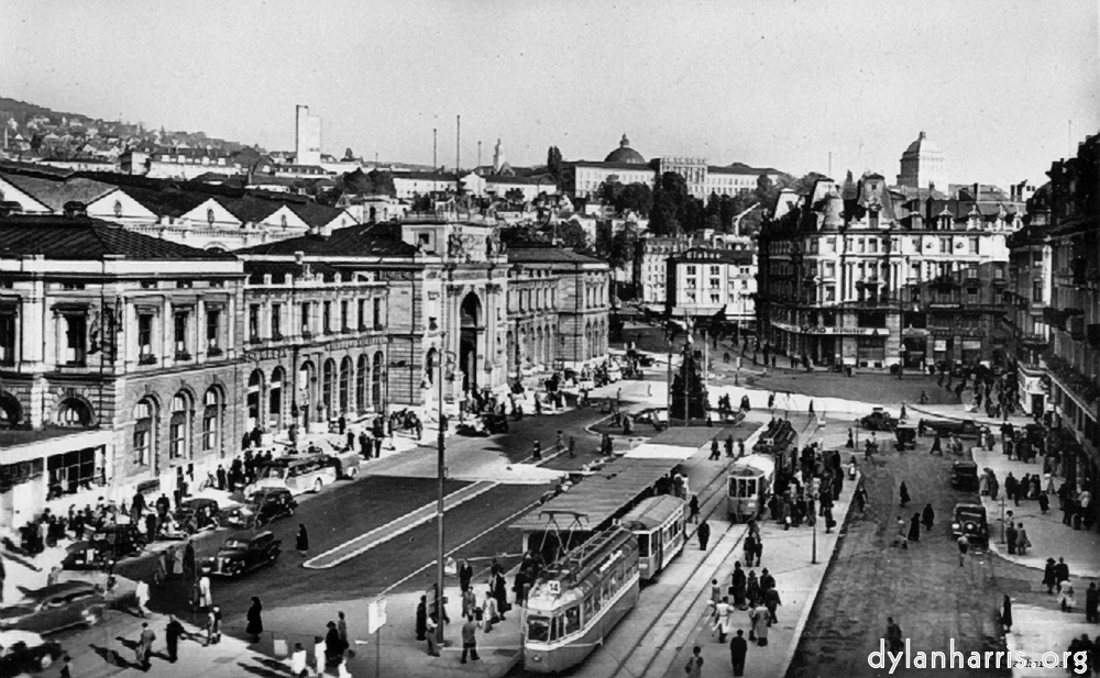 image: Z&uuml;rich Station and Bahnhofplatz.